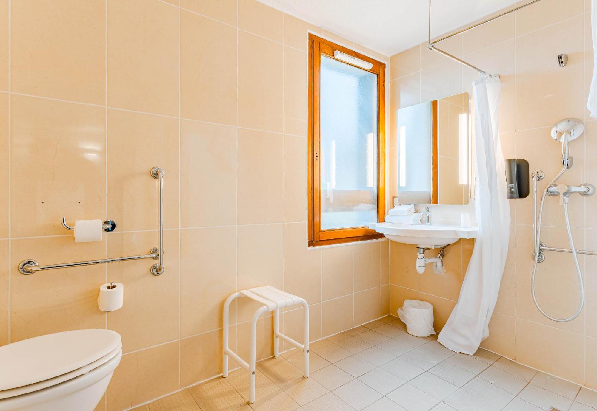 B&B Hotel Poitiers 3 Futuroscope Чассенеуил-Ду-Поитоу Экстерьер фото